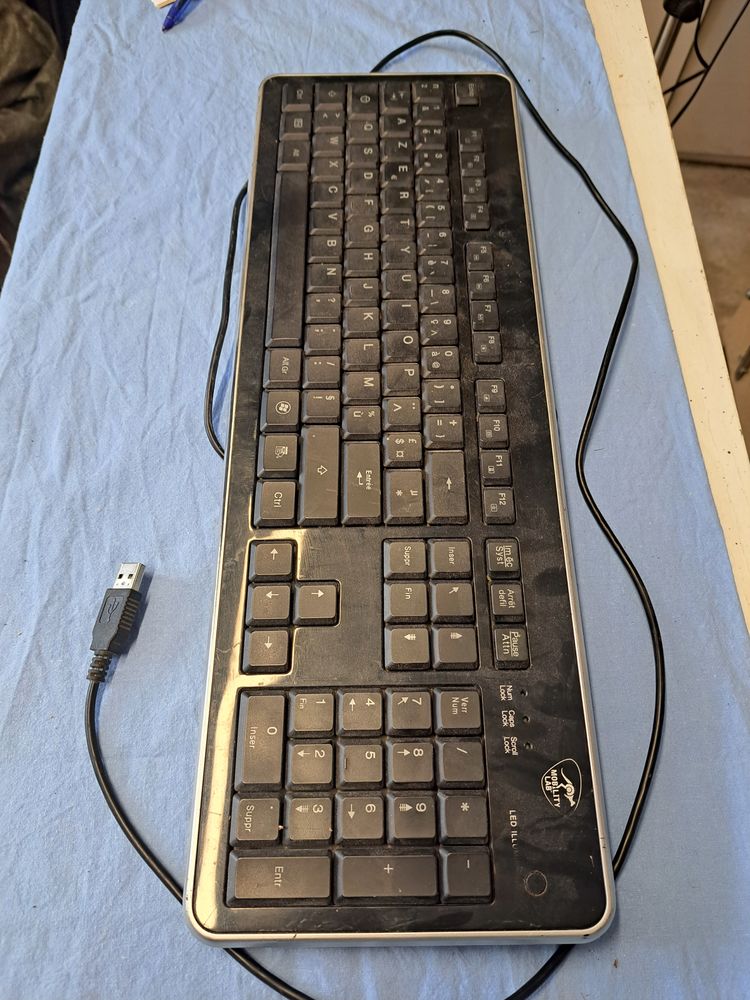 Clavier ordinateur r�tro �clair� 8 La Fare-les-Oliviers (13)