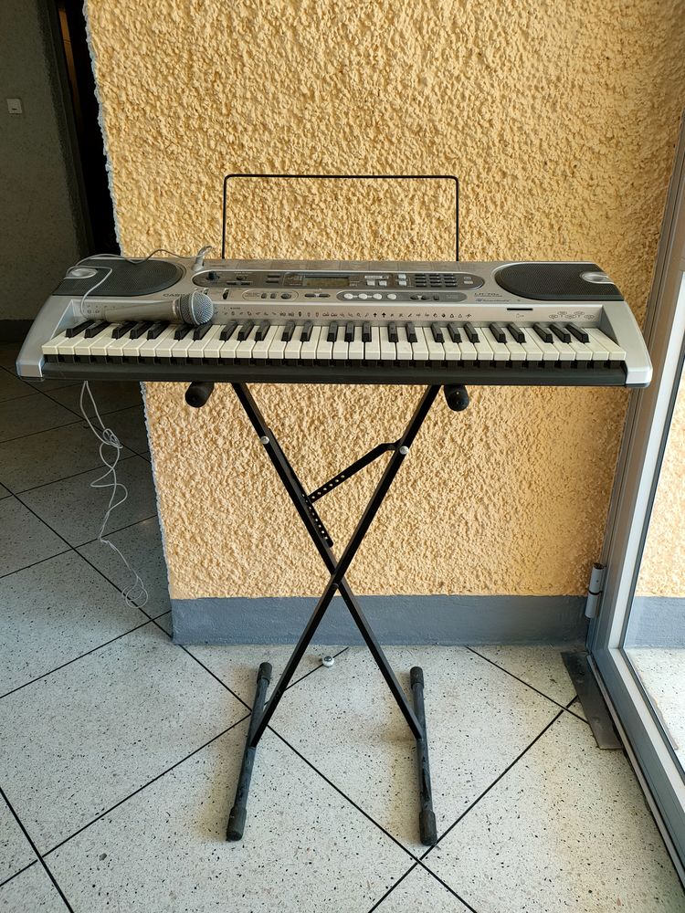 Clavier piano numérique CASIO LK 70S 100 Béziers (34)