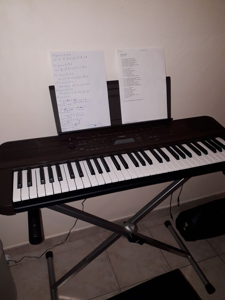 Clavier yamaha psr e360 180 Limetz-Villez (78)