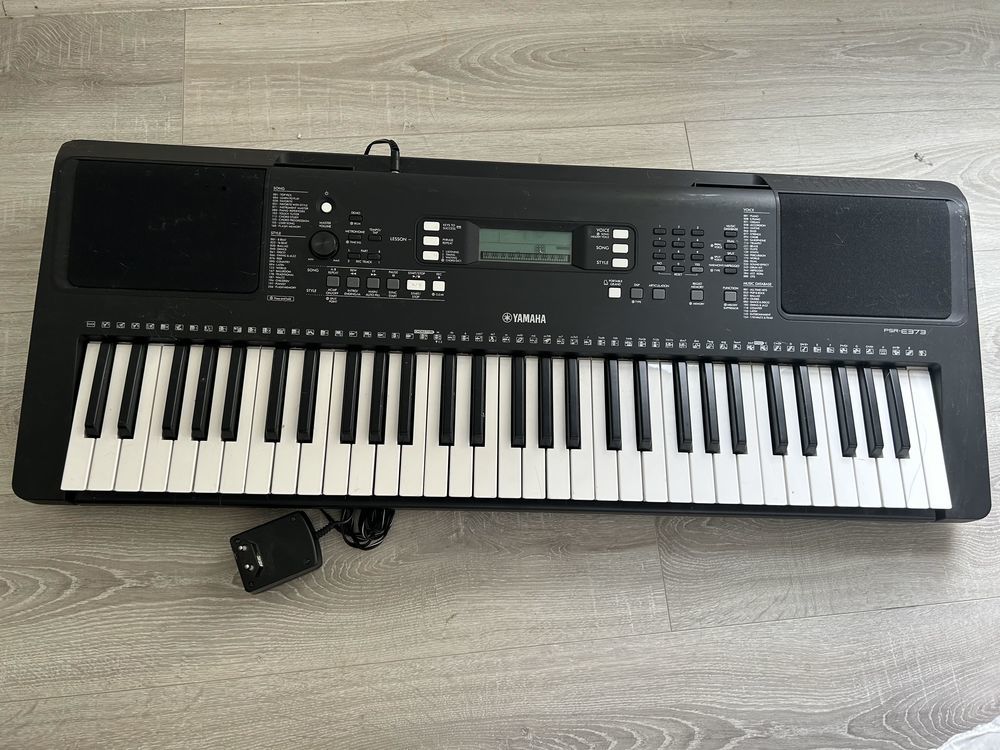 Clavier Yamaha PSR-E373 avec adaptateur, bon �tat 120 Lognes (77)