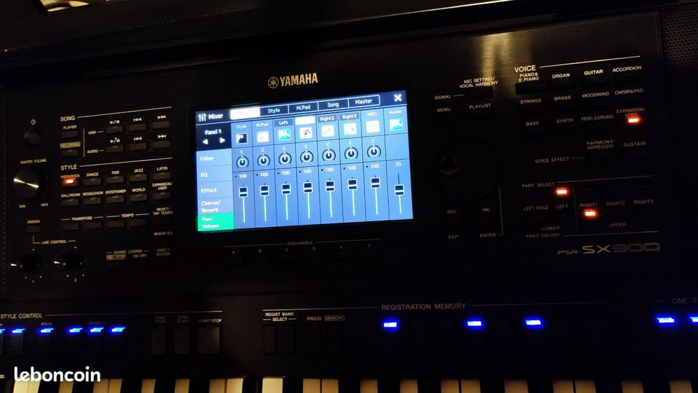 Clavier Yamaha psr sx900 0 Besan�on (25)