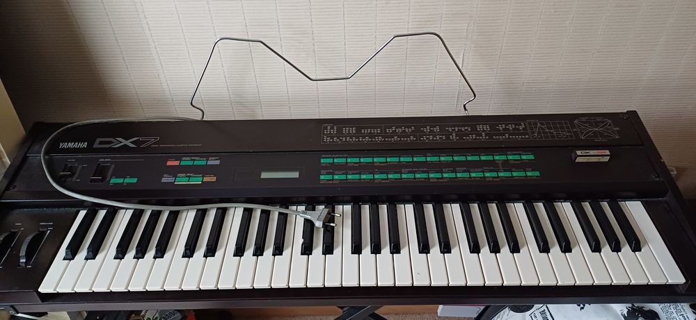 Clavier DX7 yamaha 350 Rennes (35)