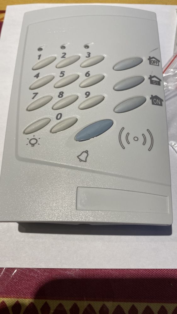 claviers TF310X plus 3 badges diagral de 2010 95 Bagnols-sur-C�ze (30)