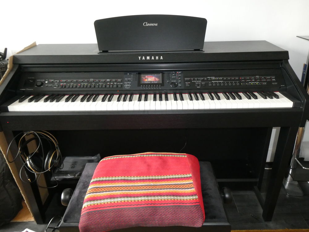 Clavinova Yamaha CVP-701 quasi-neuf 2300 Saint-Brieuc (22)