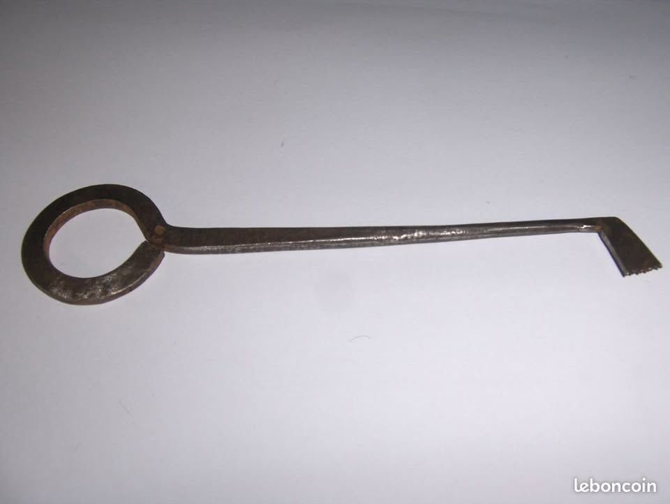 Clef passe partout de serrurier
Vintage ? Longueur totale 16 5 Sauchy-Cauchy (62)