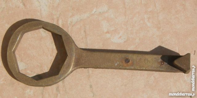 Clef de robinet ancien en cuivre (mod�le N�7) 10 Poey-de-Lescar (64)