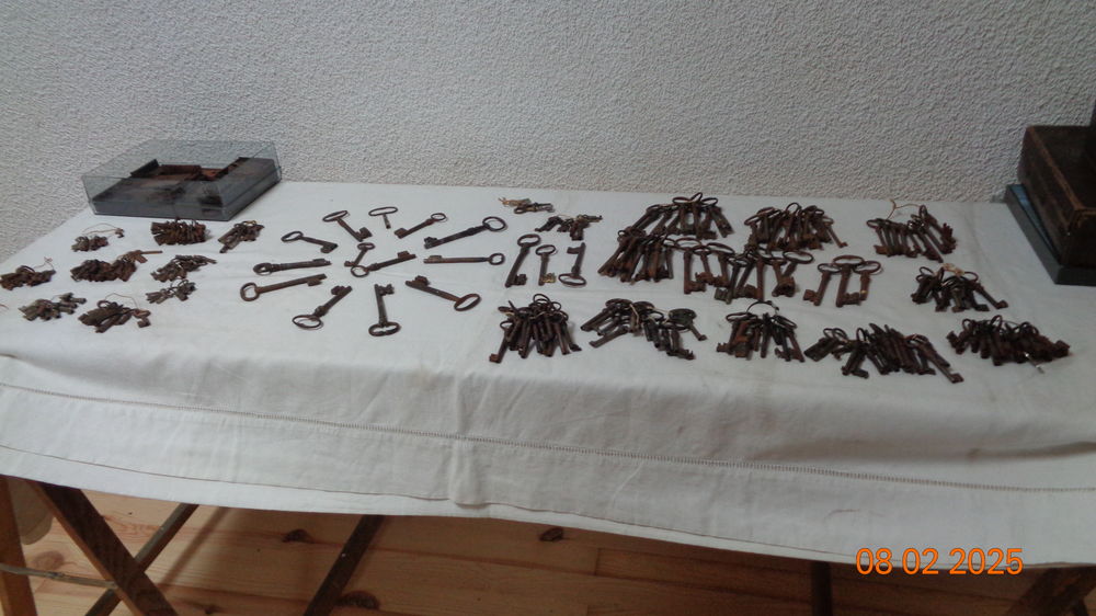 CLES ANCIENNES 18 �me 19 �me + SERRURES 850 L'Isle-Jourdain (32)