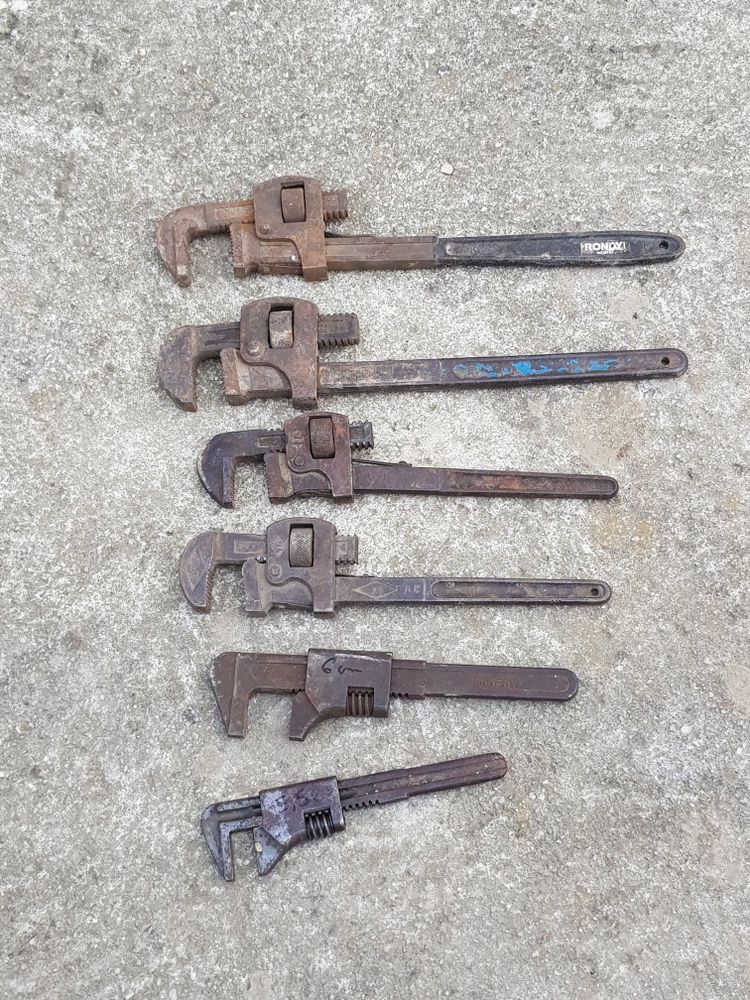 Cles a serre tube molette ou anglaise � griffe 10 Rethel (08)