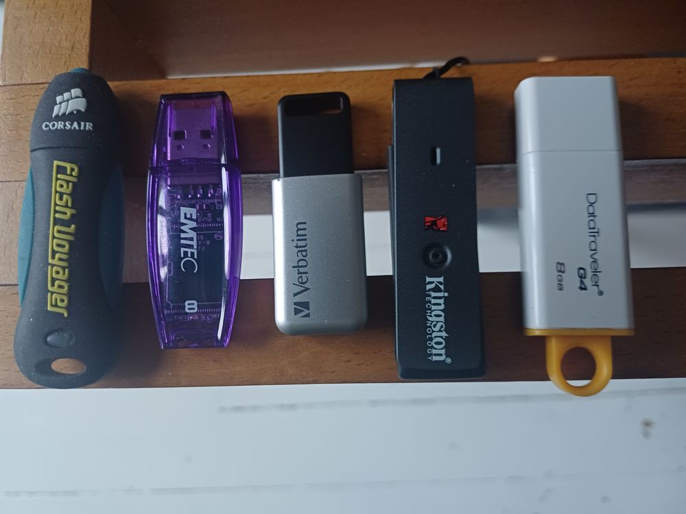 Lot 5 cl�s USB 8 Go 10 Paris 15 (75)
