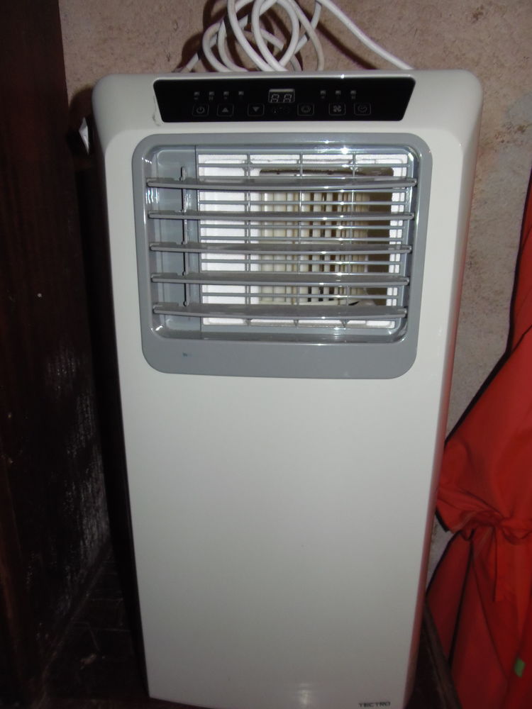 climatisation 220 v sur roulettes et t�l�commande �tat neuf 100 Lesterps (16)