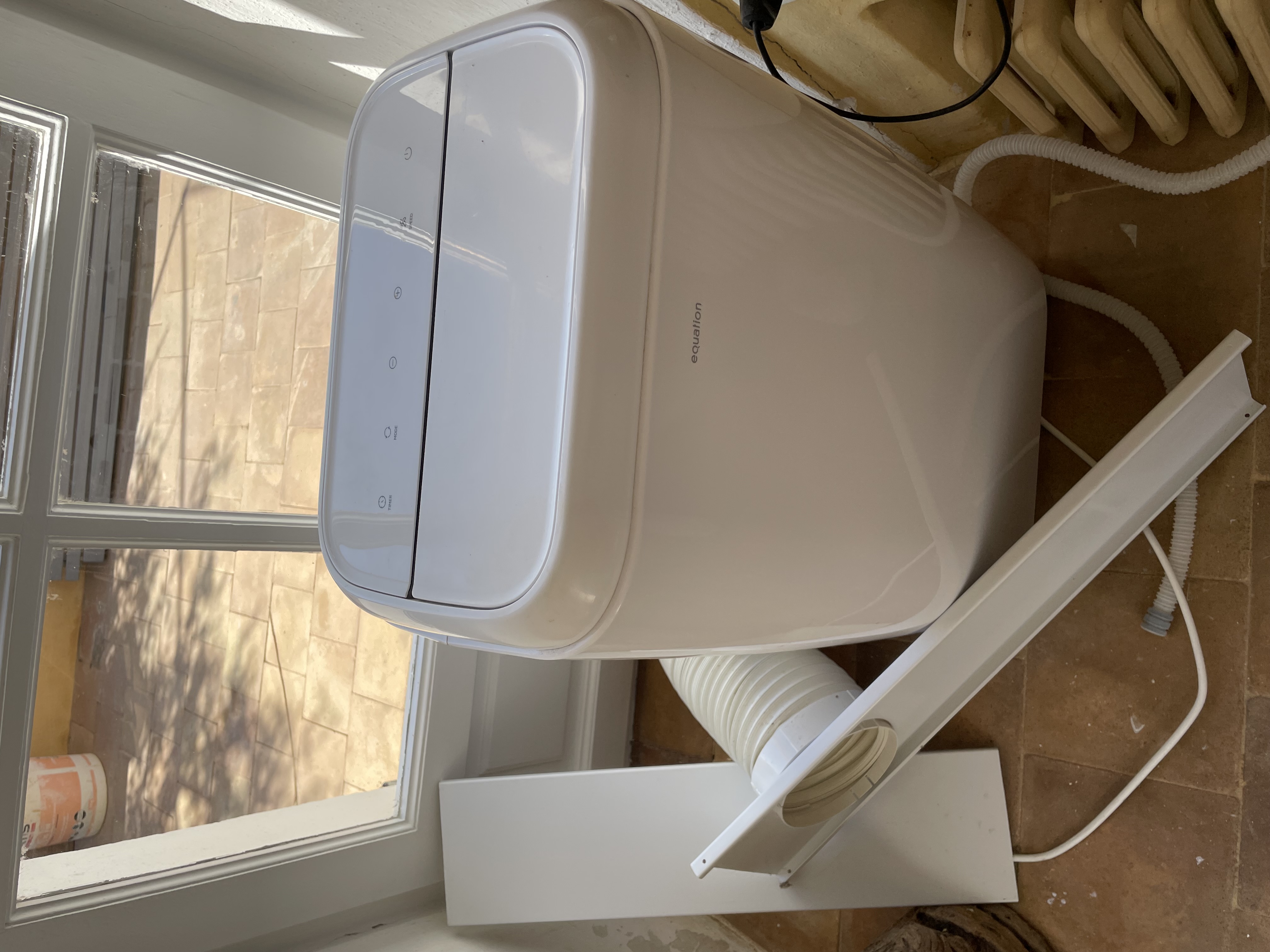 Climatiseur mobile r�versible
Equation Mod�le A018D-12CH 220 Lumio (20)