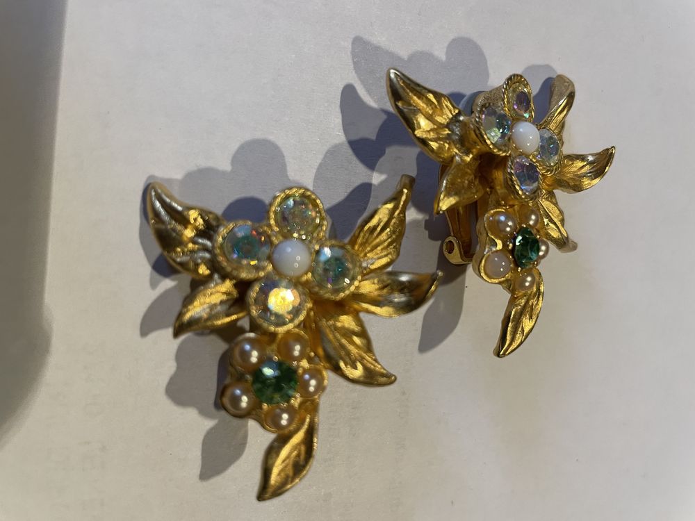 BO clip dor�e feuilles triangle avec cabochons nacr�s strass 210 Vigneux-sur-Seine (91)