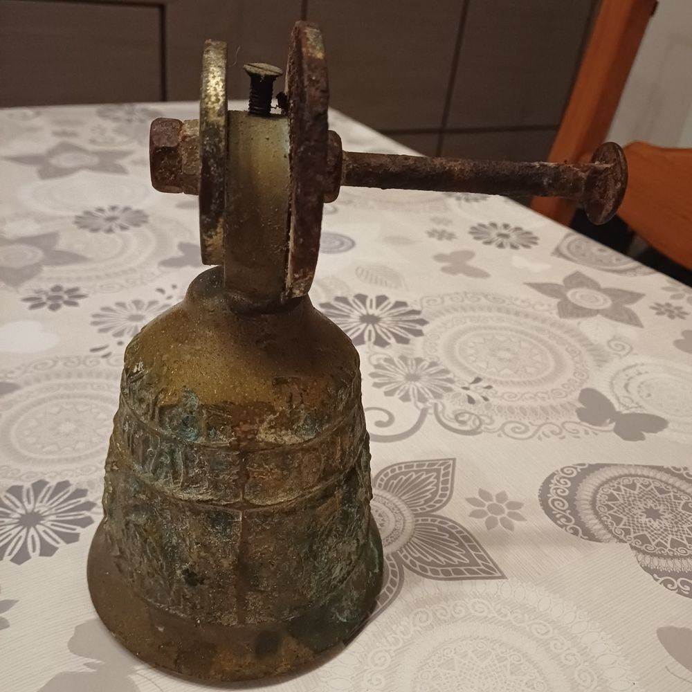 Cloche en laiton ou bronze 70 Rethel (08)