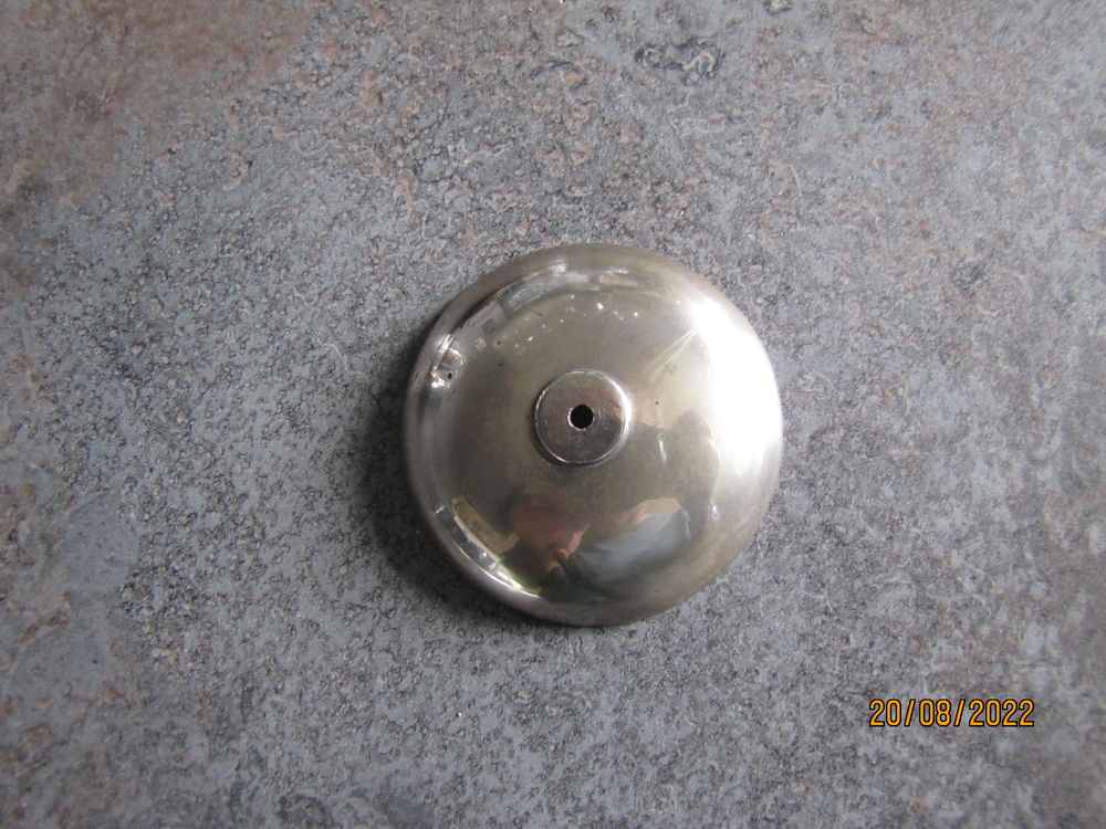 Cloche pour pendule. 10 Chamarande (91)