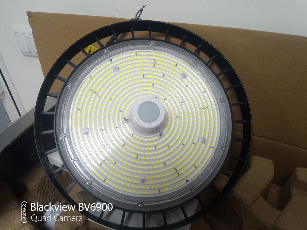 Lot de 6 Cloches led TECH industriel 250 w avec t�l�commande 200 Pind�res (47)