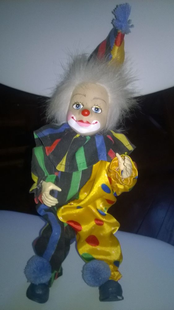 Clown anime
Bras et Jambes articules
Tr�s beau en collecti 5 Talange (57)