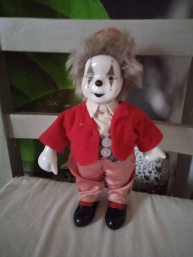 Clown en c�ramique t�te bras et corps mobiles 15 Talange (57)