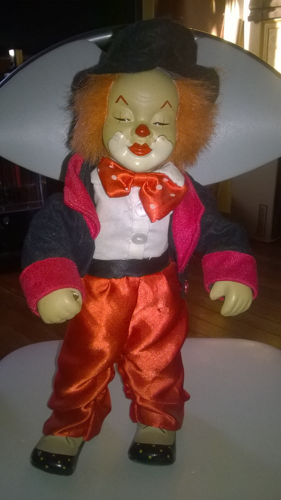 Clown musical Articule 
Excellent etat
T�te et bras qui bo 7 Talange (57)