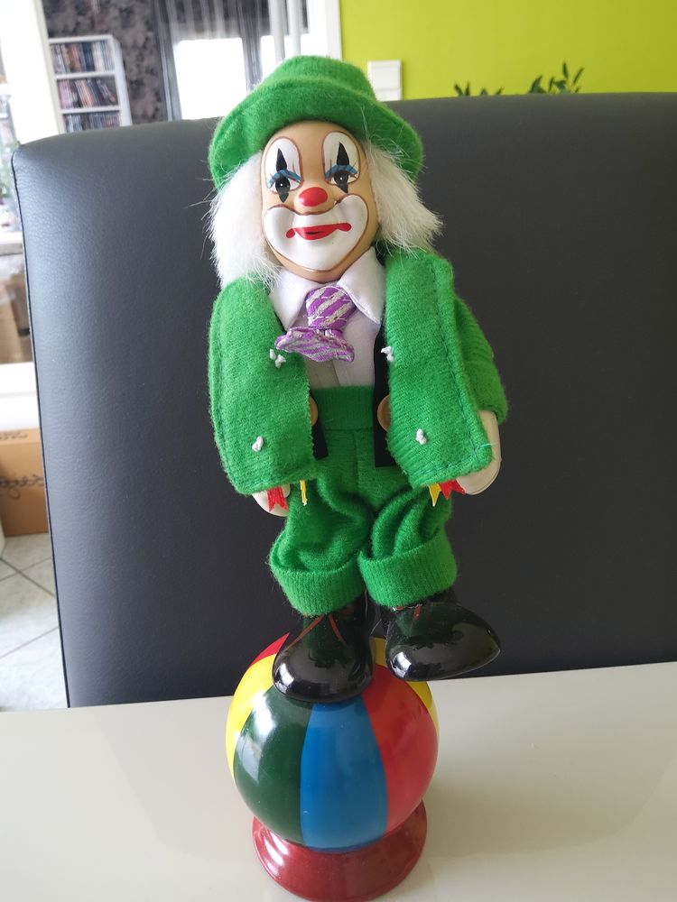 Clown en porcelaine neuf 7 Saint-Bonnet-les-Oules (42)