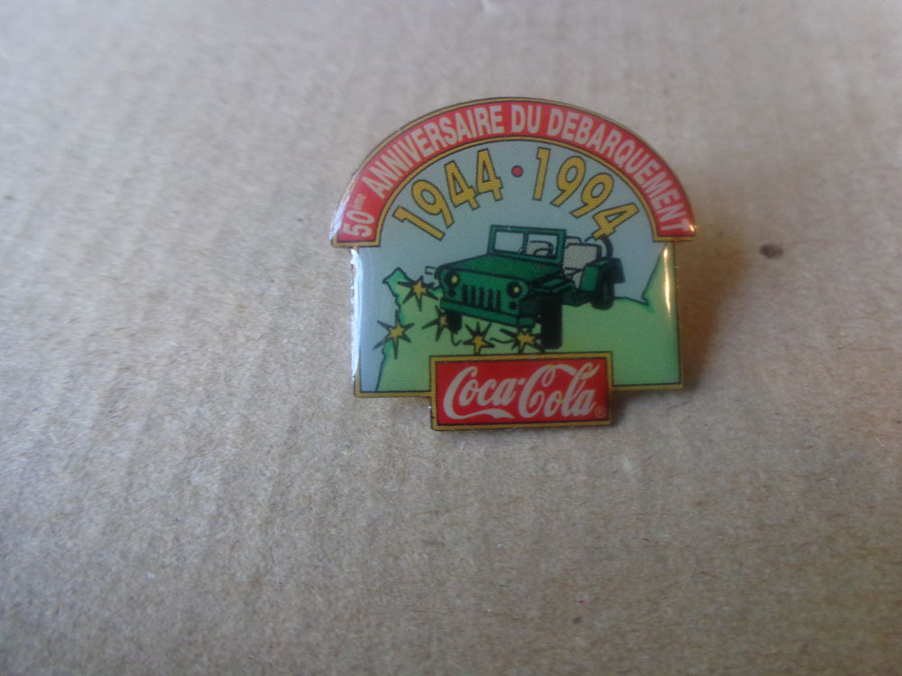 Pin's Coca Cola  50�me Anniversaire du D�barquement  3 Foug�res (35)