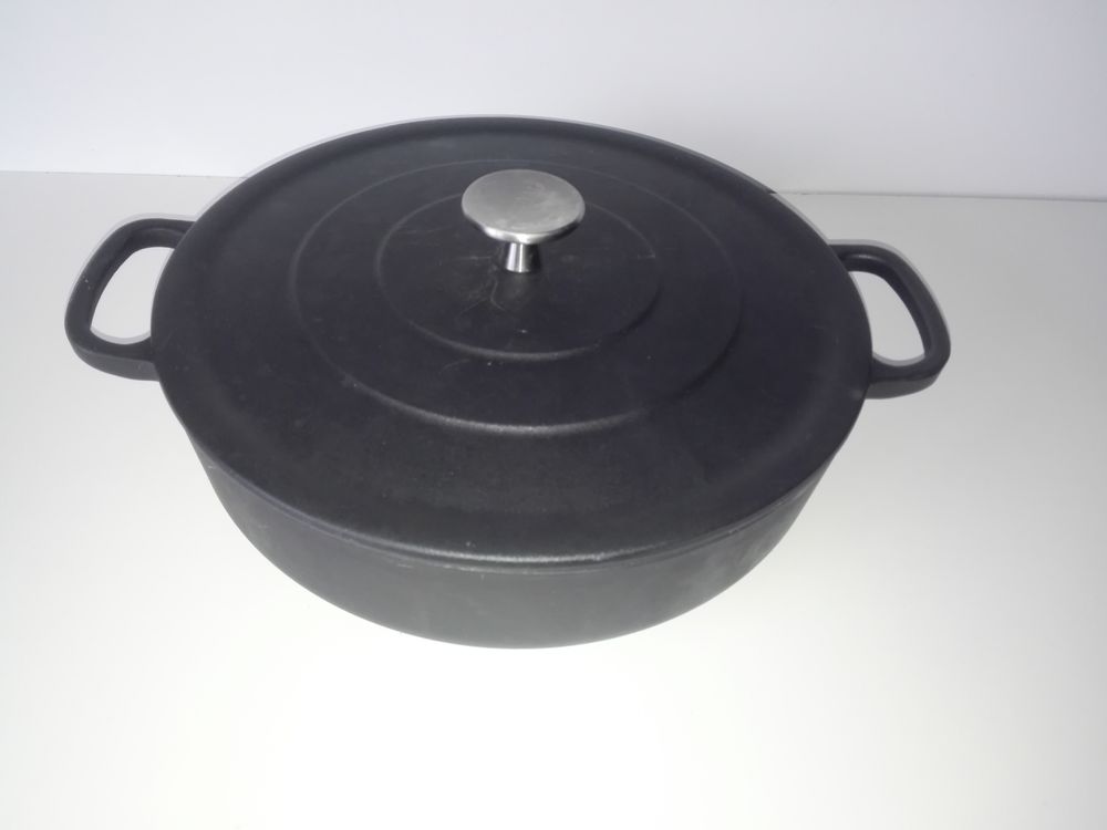 Cocotte Marmite en fonte noire de Royal van Kempten & Bergee 50 Nanterre (92)
