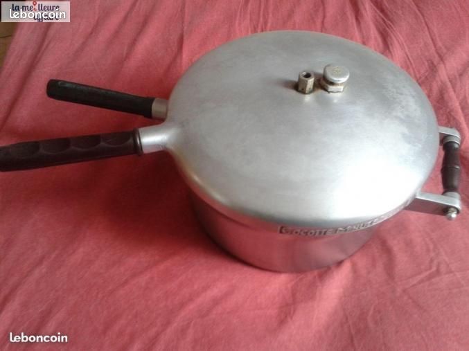 Cocotte Minute en Aluminium/Fonte 110 Enghien-les-Bains (95)