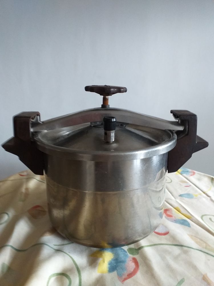 COCOTTE MINUTE SEB 20 Uchaud (30)