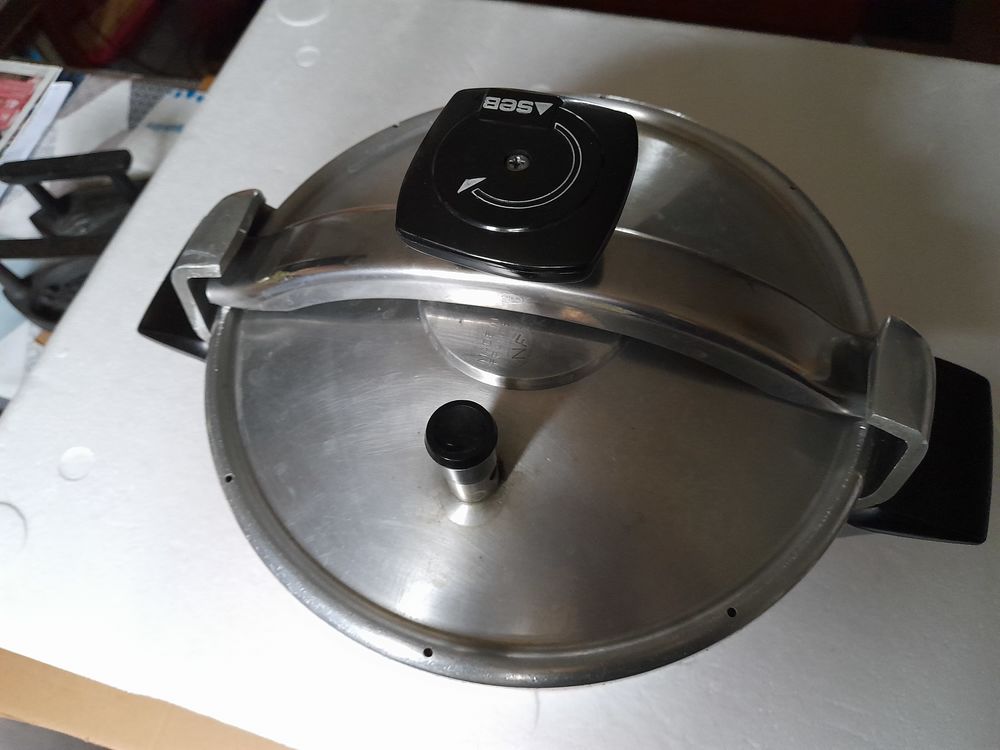 Cocotte minute SEB 8l alu 25 Voreppe (38)