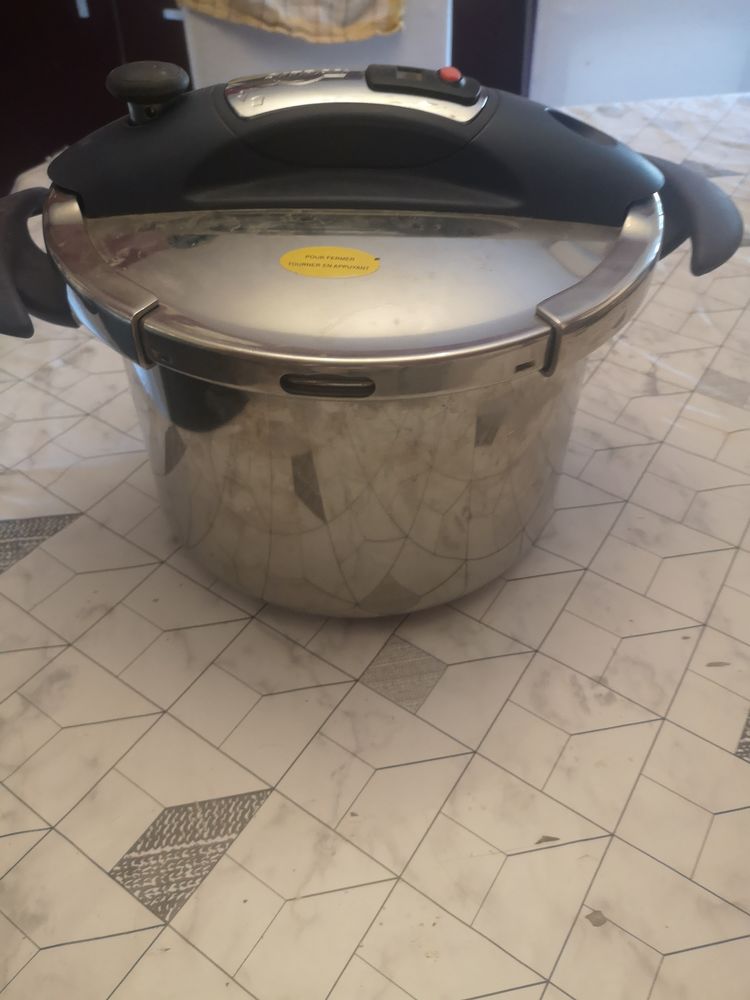 Cocotte minutes Seb remis en main propre 50 Vervins (02)