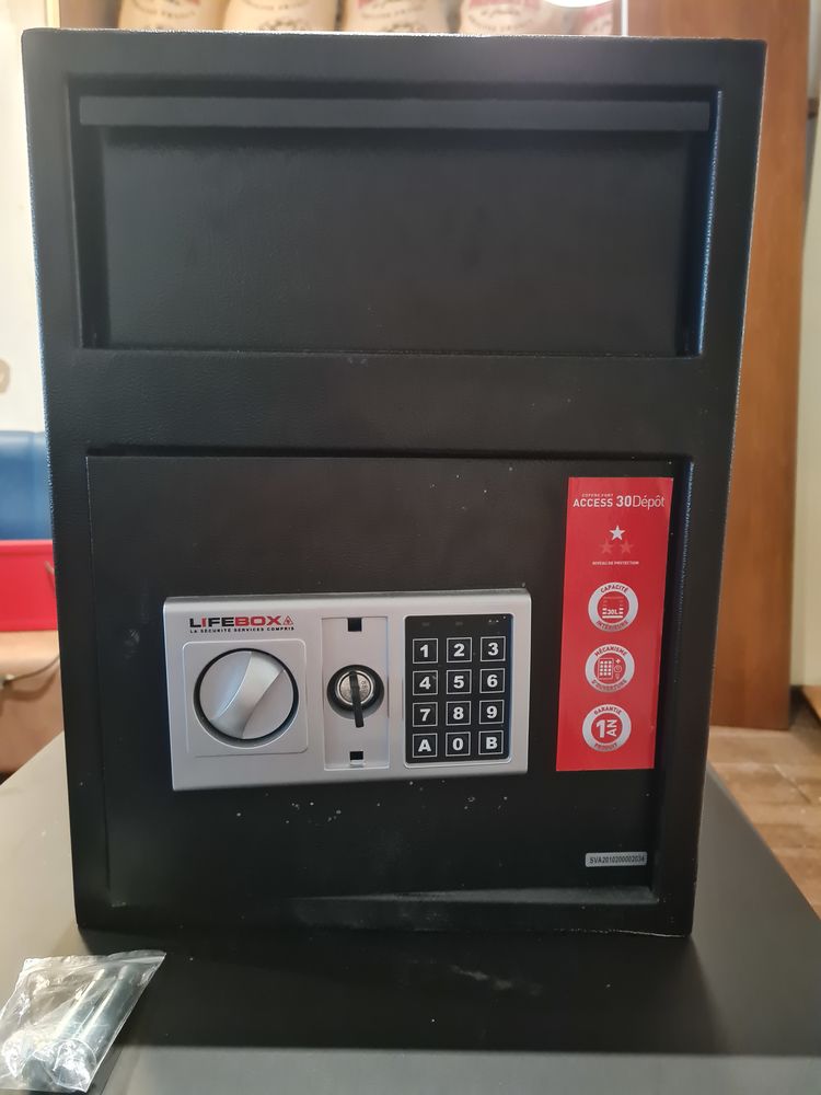 Coffre avec clef + carton lifebox Access 30 260 Valence (26)