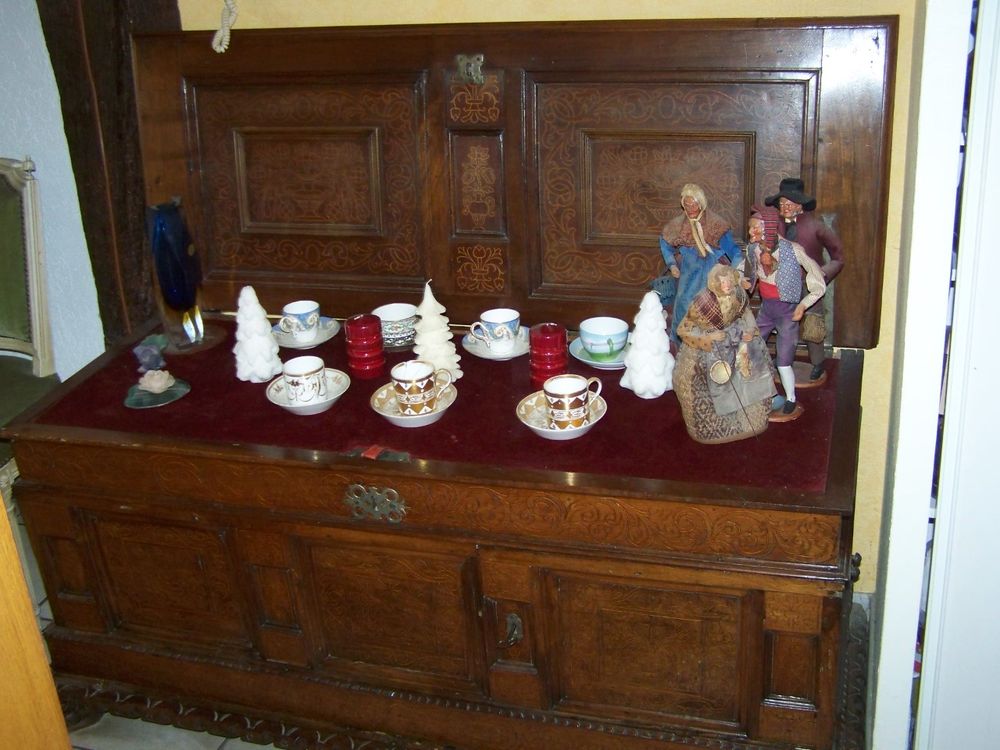 Coffre en bois 19�me. 1500 Chartres (28)