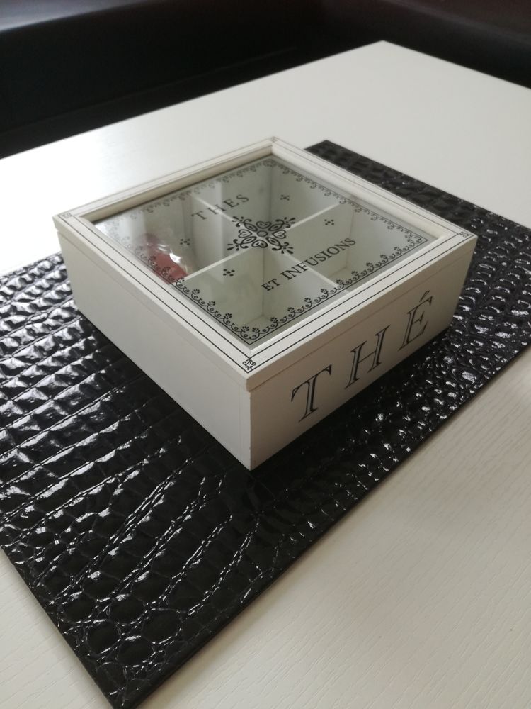 Coffre � th� en bois blanc 13 Barentin (76)