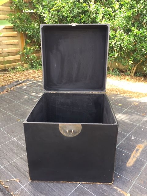 COFFRE EN BOIS 
35 Petit-Bourg (97)