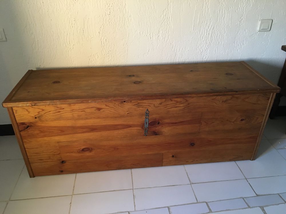 . Coffre  �bout de lit�  100 Grasse (06)