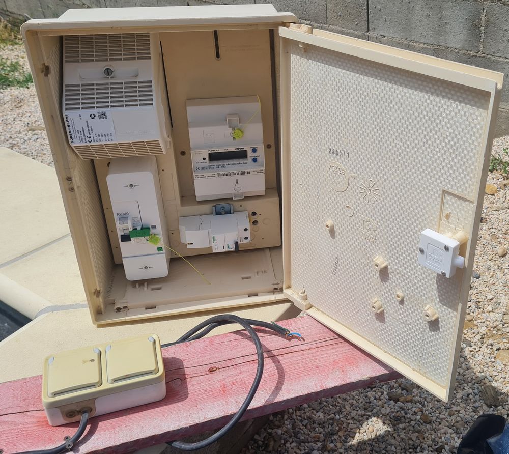 Coffre de chantier provisoire �lectrique SCHNEIDER 300 Pia (66)