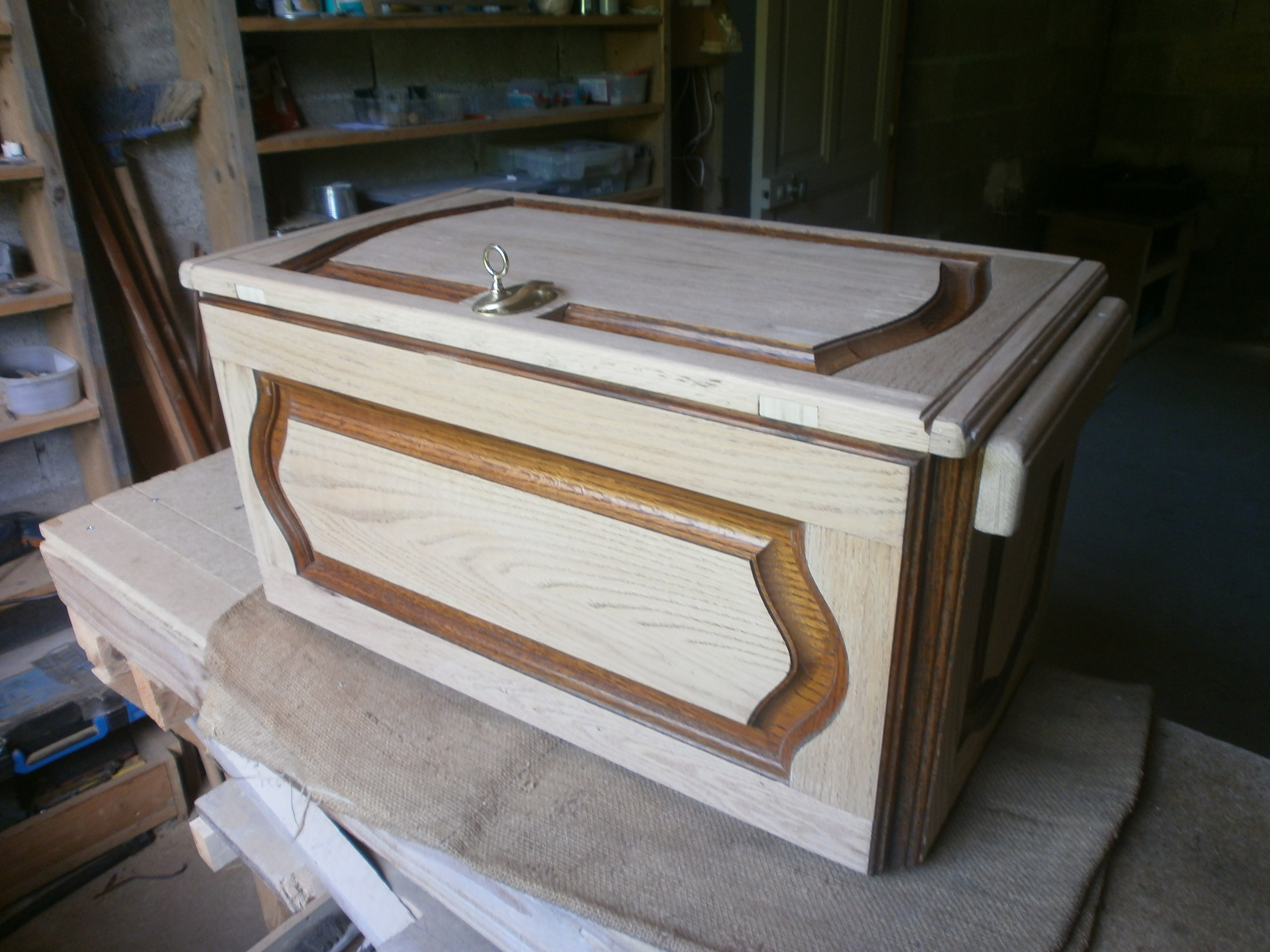 COFFRE EN CHENE MASSIF 125 Cressia (39)