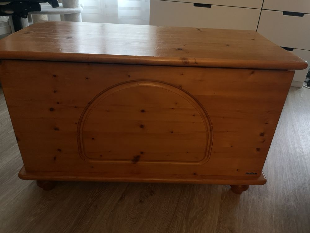 Coffre en pin clair
15 Le V�sinet (78)