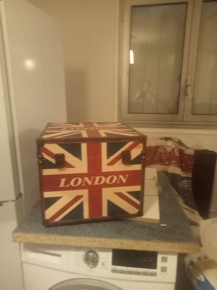 Coffre aux couleurs du drapeau anglais 25 Martigues (13)