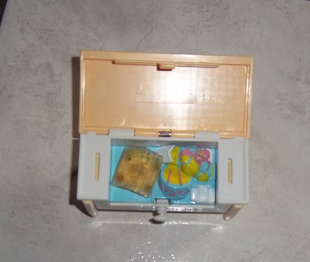 Coffre � jouets chambre � coucher Barbie 7 Colombier-Fontaine (25)