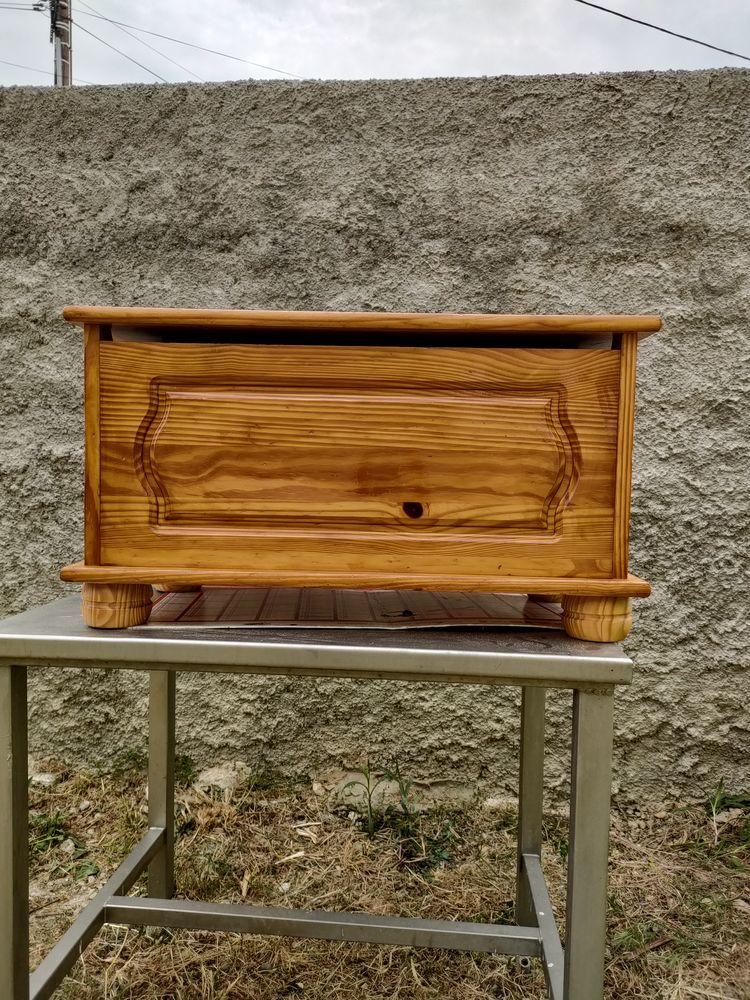 Coffre � jouets et 2 tabourets 35 Remoulins (30)