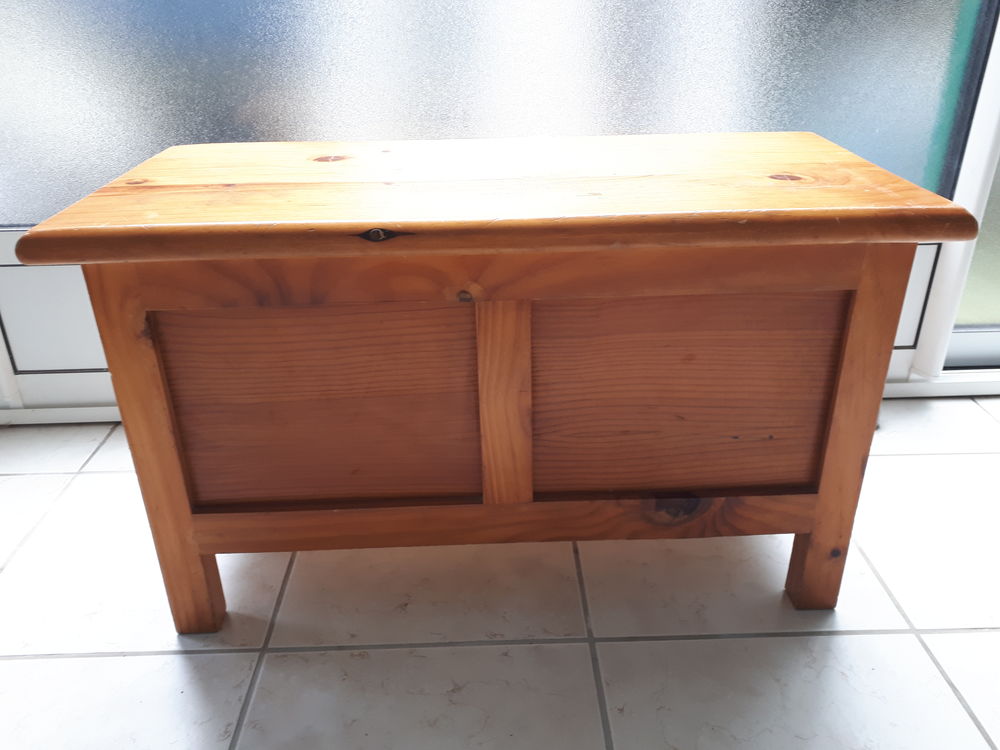 Coffre ou malle � jouets et banc Jurassic-Park en pin massif 30 Montigny-Lencoup (77)
