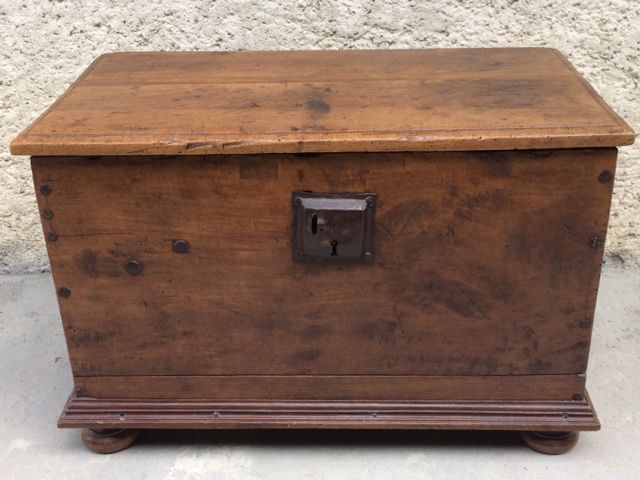 coffre noyer 70 Embrun (05)