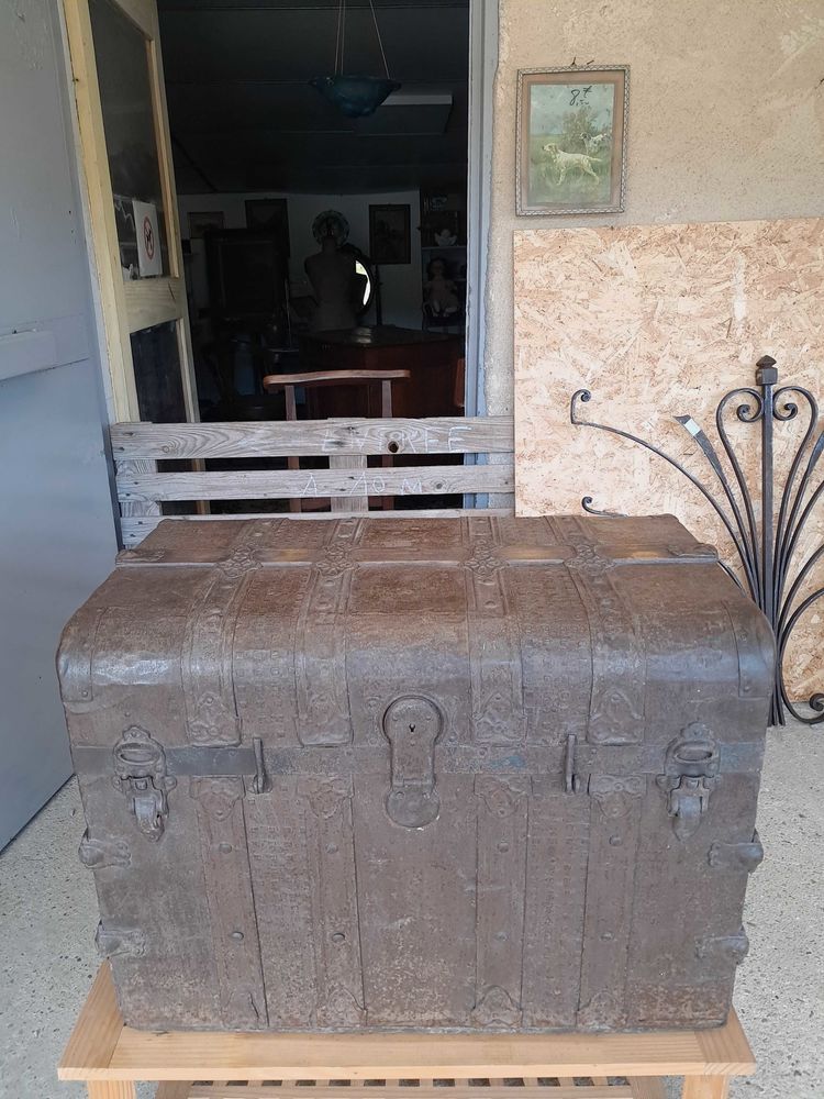 Coffre de voyage ancien, en fer et bois 299 Ch�teau-l'�v�que (24)
