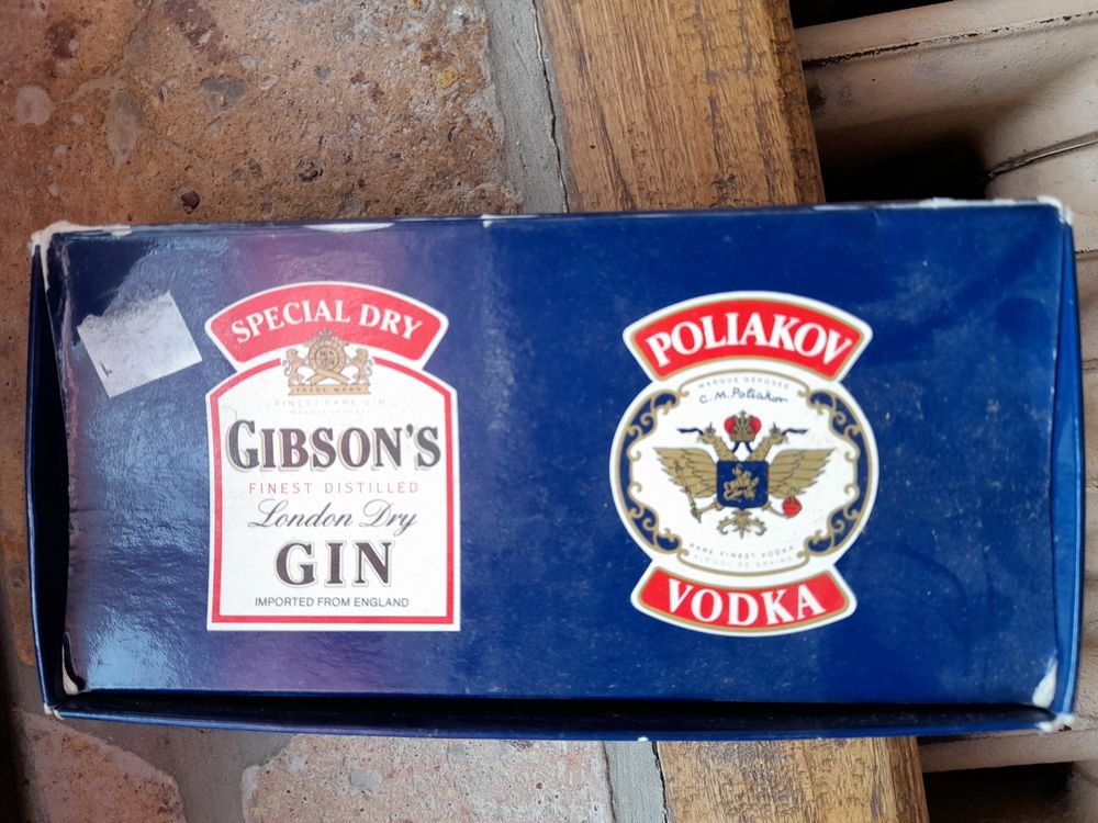 coffret pin's alcool des ann�es 90 20 Moisenay (77)