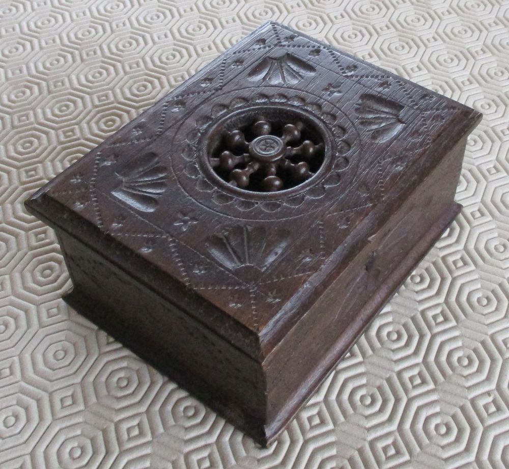 coffret ancien bois sculpt� 8 Saint-Andr�-les-Vergers (10)