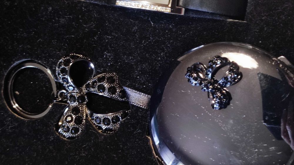 Coffret avec montre, miroir et porte-cl�s et cristaux Oasis London 185 Verneuil-sur-Seine (78)