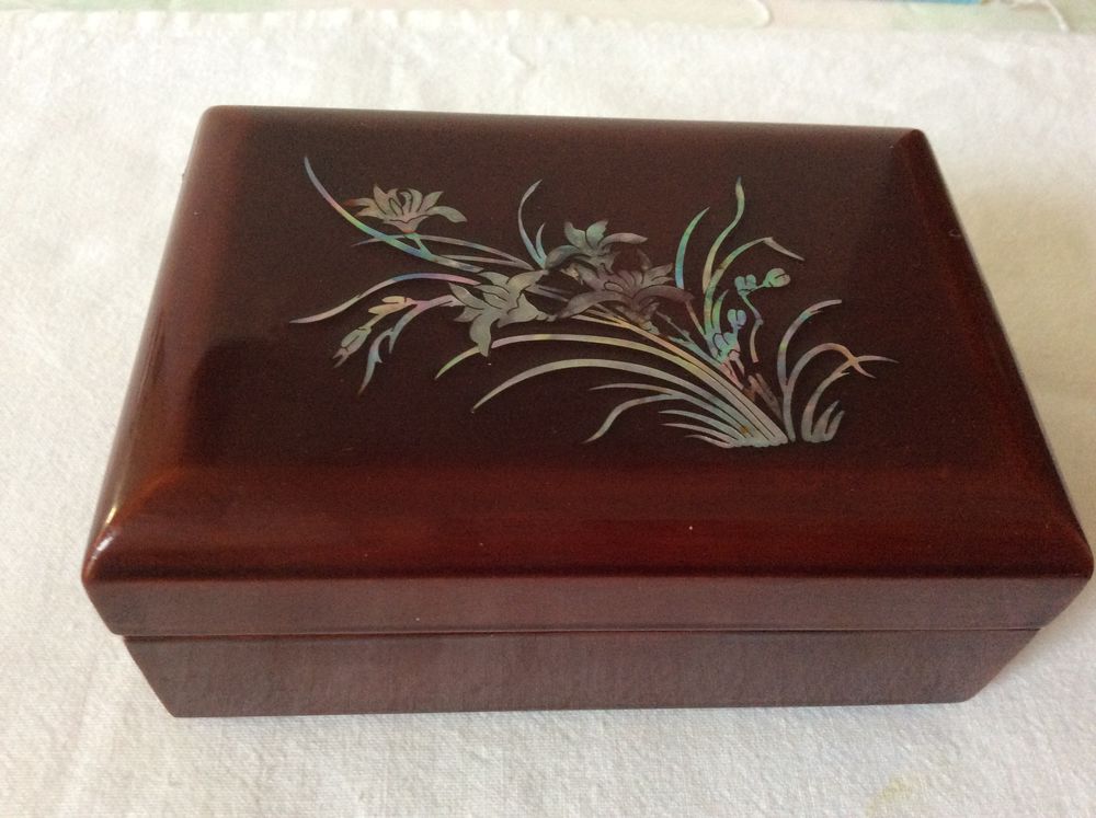 Coffret � bijoux bois de rose laqu� d�cor floral nacre 10 Gif-sur-Yvette (91)