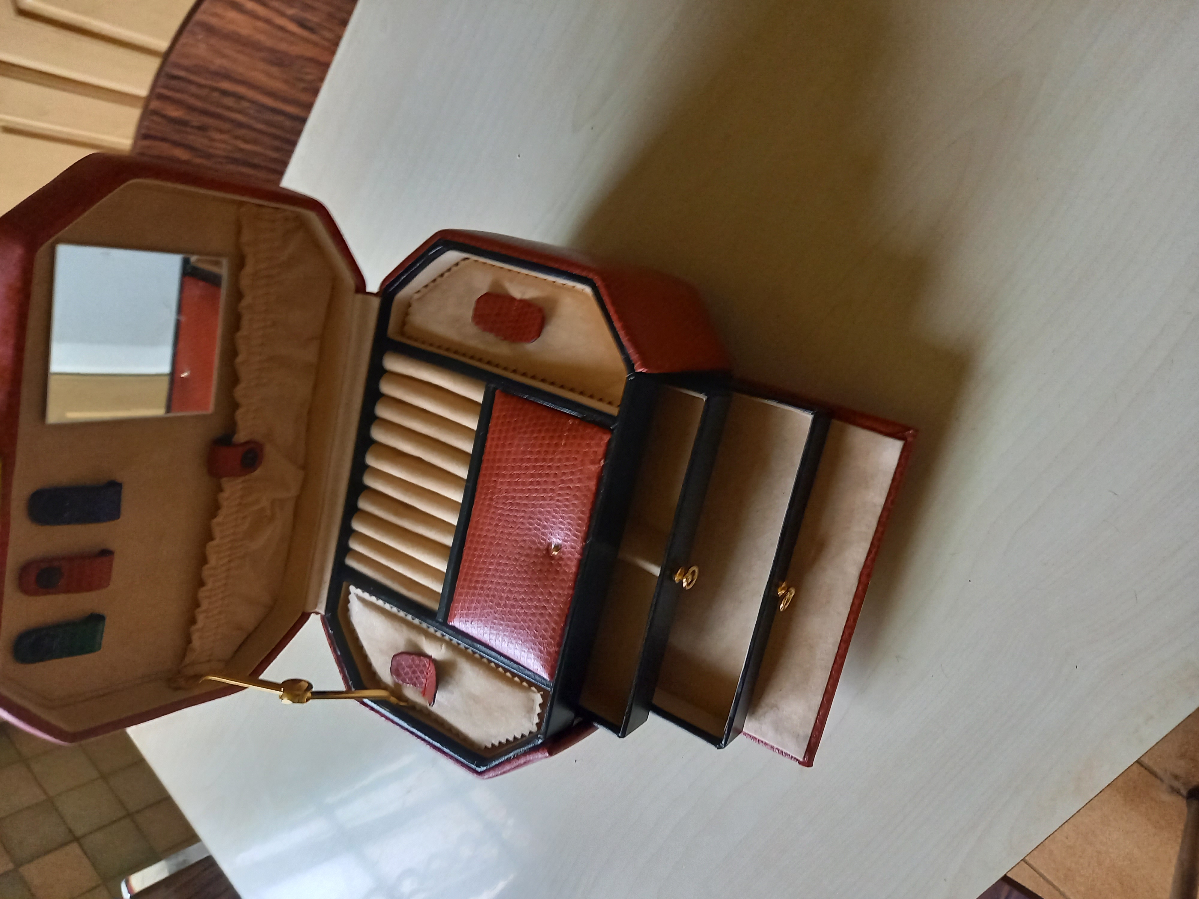 Coffret � bijoux 25 Camboulit (46)