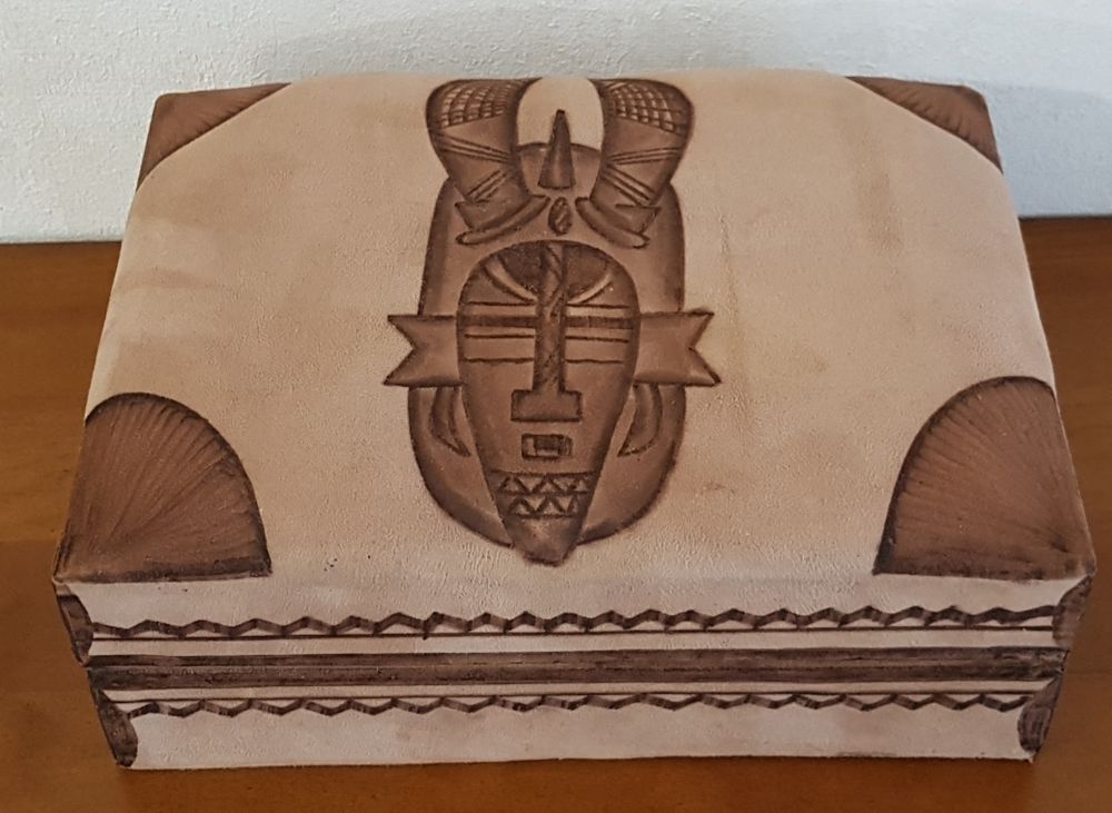 Coffret en bois recouvert de daim 45 Marignane (13)