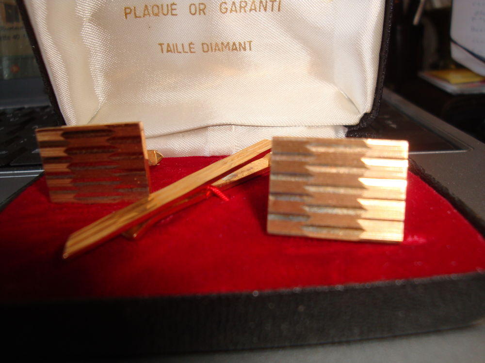 Coffret boutons de manchette 25 Quesnoy-sur-De�le (59)